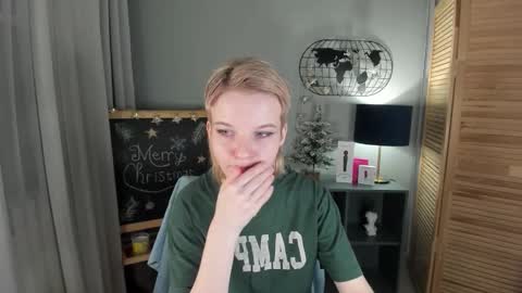 Snapshot of madelaines chatting on December 23, 8:45 am madelaines online show from December 23, 8:45 am