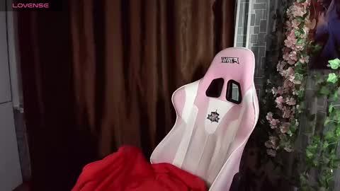 madelaines online show from April 27, 10:08 pm