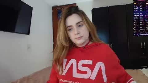 madelamee online show from February 14, 10:58 pm