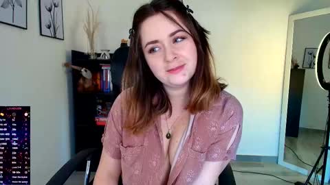 madelamee online show from February 4, 5:30 pm