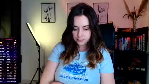Snapshot of madelamee chatting on June 29, 1:23 am madelamee online show from June 29, 1:23 am