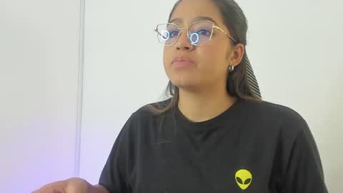 Snapshot of madelayn_torres chatting on June 13, 11:08 am madelayn_torres online show from June 13, 11:08 am
