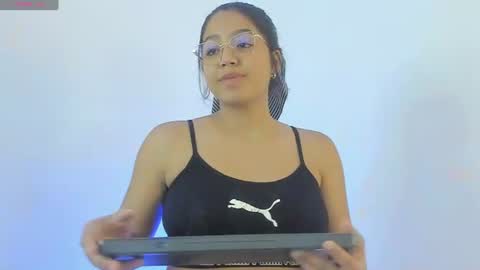 Snapshot of madelayn_torres chatting on June 14, 11:12 am madelayn_torres online show from June 14, 11:12 am
