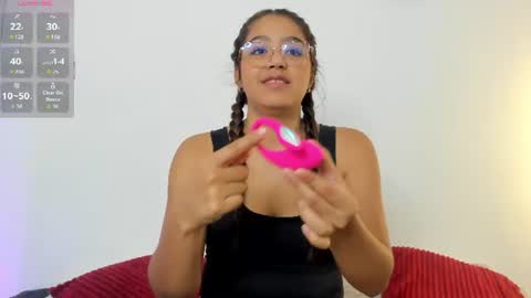 Snapshot of madelayn_torres chatting on July 28, 12:48 pm madelayn_torres online show from July 28, 12:48 pm