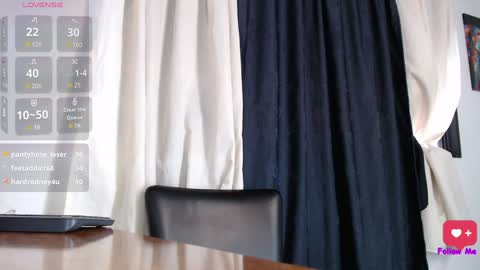 Snapshot of madeleine_w chatting on January 7, 10:19 pm Madeleine online show from January 7, 10:19 pm