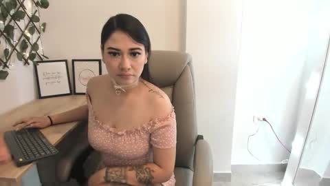 Snapshot of madeleine_w chatting on September 27, 12:48 am Madeleine online show from September 27, 12:48 am
