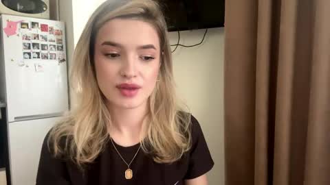 Snapshot of madelenequirk chatting on May 27, 1:30 pm Alisa online show from May 27, 1:30 pm