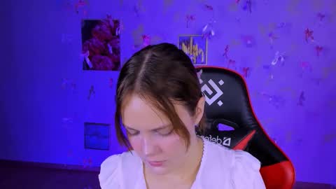 Madeline online show from November 18, 8:35 pm