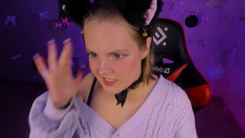 Madeline online show from December 19, 11:34 pm