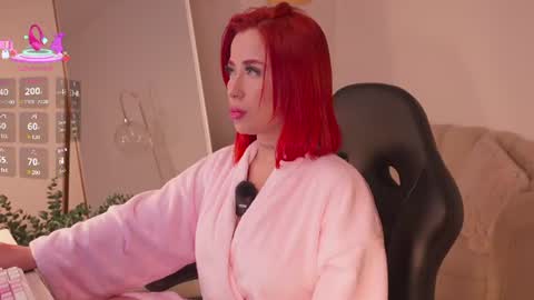 Snapshot of madelinefox_ chatting on July 4, 9:37 am Madeline online show from July 4, 9:37 am