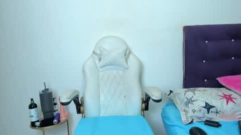 Snapshot of madelinesquit chatting on July 9, 7:07 pm madelinesquit online show from July 9, 7:07 pm