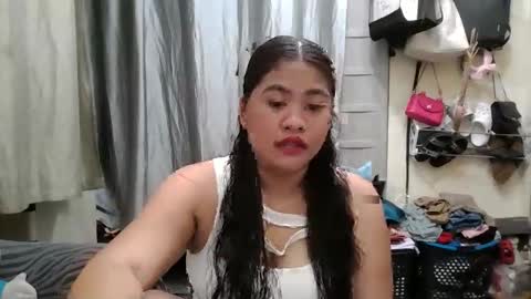 Snapshot of madelline2001 chatting on June 4, 1:06 pm madelline2001 online show from June 4, 1:06 pm