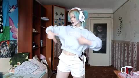 Snapshot of madgezari chatting on February 20, 6:48 am Alice Kaneki online show from February 20, 6:48 am