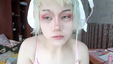 Snapshot of madgezari chatting on March 8, 7:01 am Alice Kaneki online show from March 8, 7:01 am