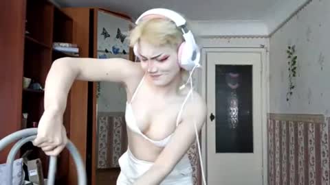 Snapshot of madgezari chatting on March 13, 7:15 am Alice Kaneki online show from March 13, 7:15 am