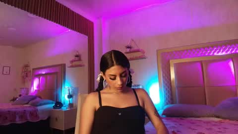 madhison_5 online show from May 5, 2:36 pm