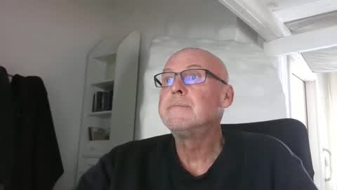 Snapshot of madio1187940 chatting on November 28, 12:08 pm madio1187940 online show from November 28, 12:08 pm