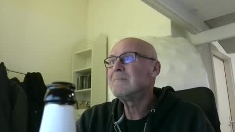 Snapshot of madio1187940 chatting on December 15, 4:11 pm madio1187940 online show from December 15, 4:11 pm