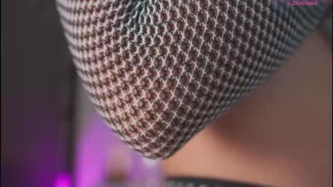 Snapshot of madison__evans chatting on November 7, 4:12 am Valentina 1030 530 - online show from November 7, 4:12 am