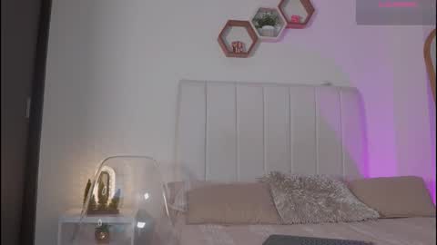 Snapshot of madison__evans chatting on November 19, 5:07 am Valentina 1030 530 - online show from November 19, 5:07 am