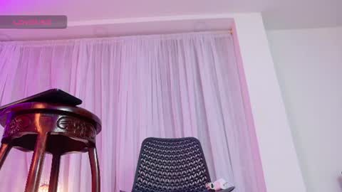 Snapshot of madison_cambell chatting on August 1, 9:19 am madison_cambell online show from August 1, 9:19 am