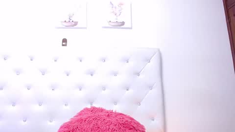 Snapshot of madison_horny69 chatting on January 11, 5:20 am Jenny  online show from January 11, 5:20 am