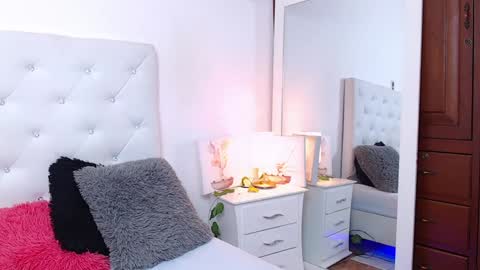 Snapshot of madison_horny69 chatting on January 28, 3:57 am Jenny  online show from January 28, 3:57 am