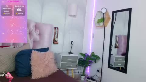 madison_oli online show from November 4, 12:04 pm