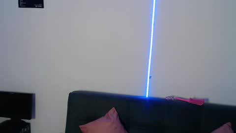 madison_oli online show from December 17, 2:01 pm