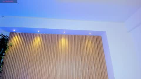 Snapshot of madisonanngel chatting on November 10, 6:18 pm Madison Angel online show from November 10, 6:18 pm