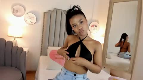 Snapshot of madisongomez16 chatting on February 3, 3:31 am madisongomez16 online show from February 3, 3:31 am