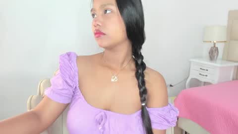 Snapshot of madisongomez16 chatting on May 31, 11:39 am madisongomez16 online show from May 31, 11:39 am