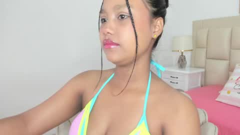 Snapshot of madisongomez16 chatting on June 2, 11:01 am madisongomez16 online show from June 2, 11:01 am