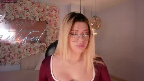 Snapshot of madisonkane chatting on May 7, 11:15 am Madison Kane online show from May 7, 11:15 am
