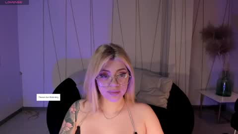 Snapshot of madisonkane chatting on May 24, 11:04 am Madison Kane online show from May 24, 11:04 am