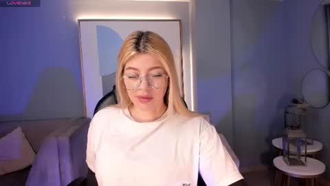 Snapshot of madisonkane chatting on June 24, 11:09 am Madison Kane online show from June 24, 11:09 am