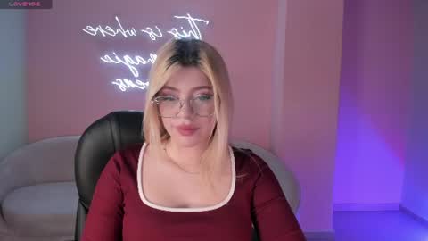 Snapshot of madisonkane chatting on July 15, 11:15 am Madison Kane online show from July 15, 11:15 am