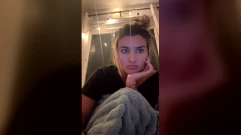 Snapshot of madisonlubbe2 chatting on May 7, 5:02 am madisonlubbe2 online show from May 7, 5:02 am