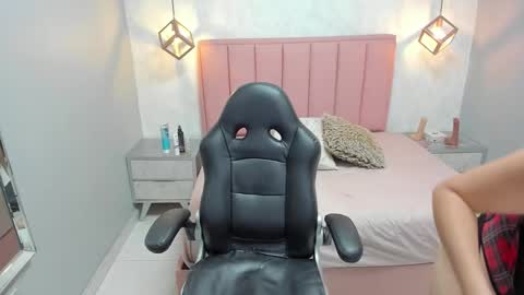 Snapshot of madisonross1 chatting on February 6, 8:56 pm MADI online show from February 6, 8:56 pm