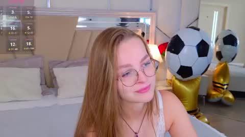 Snapshot of madisonsmitt chatting on July 9, 5:22 am Maddy online show from July 9, 5:22 am