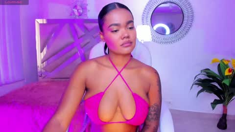 Snapshot of madisson_davon chatting on December 14, 2:53 pm Madisson Davon online show from December 14, 2:53 pm