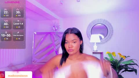 Snapshot of madisson_davon chatting on December 23, 5:54 pm Madisson Davon online show from December 23, 5:54 pm