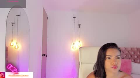 Snapshot of madisson_davon chatting on October 1, 12:00 pm Madisson Davon online show from October 1, 12:00 pm