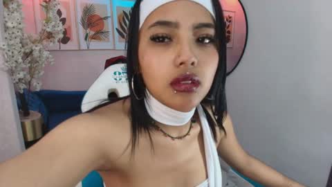 Snapshot of madisson_thompsonn chatting on May 15, 9:00 pm madisson_thompsonn online show from May 15, 9:00 pm