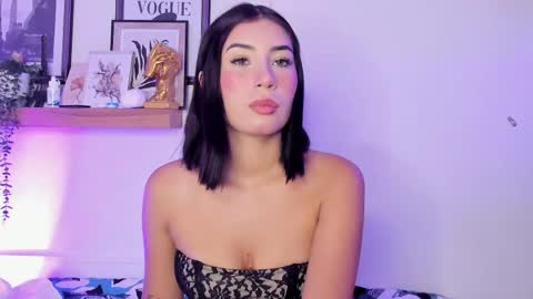 Snapshot of madissonkay chatting on May 21, 7:32 pm online show from May 21, 7:32 pm