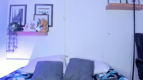 Snapshot of madissonkay chatting on June 1, 7:04 pm online show from June 1, 7:04 pm