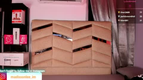 Snapshot of madissonlee__ chatting on August 3, 10:46 pm madissonlee__ online show from August 3, 10:46 pm