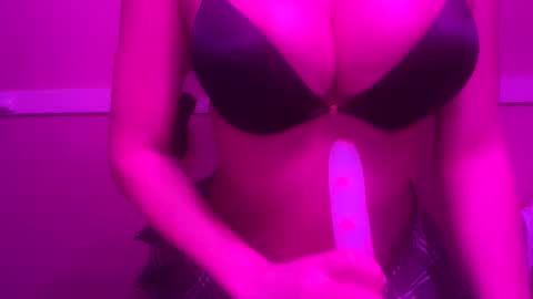 Snapshot of madisthereee chatting on March 14, 2:33 pm madisthereee online show from March 14, 2:33 pm