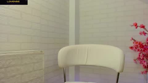 Leena online show from November 11, 8:31 pm