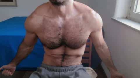 Snapshot of madmax20x chatting on May 10, 5:01 am madmax20x online show from May 10, 5:01 am